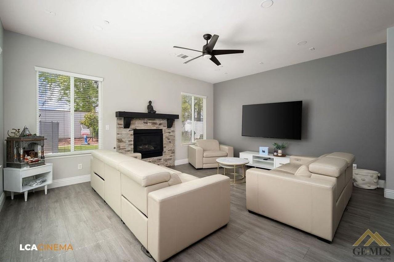 2917 Barrowby St - Photo 5 of 28