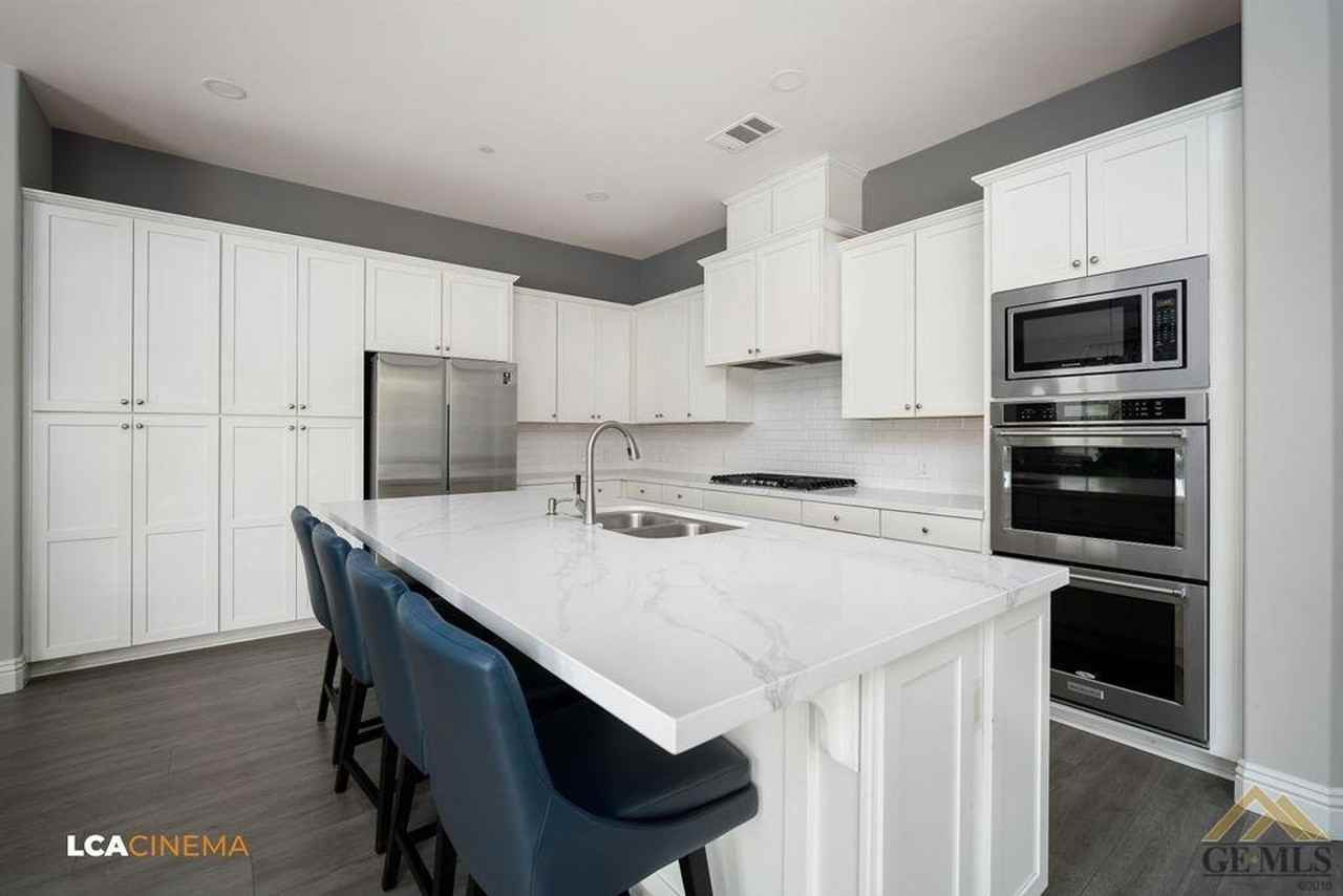 2917 Barrowby St - Photo 6 of 28