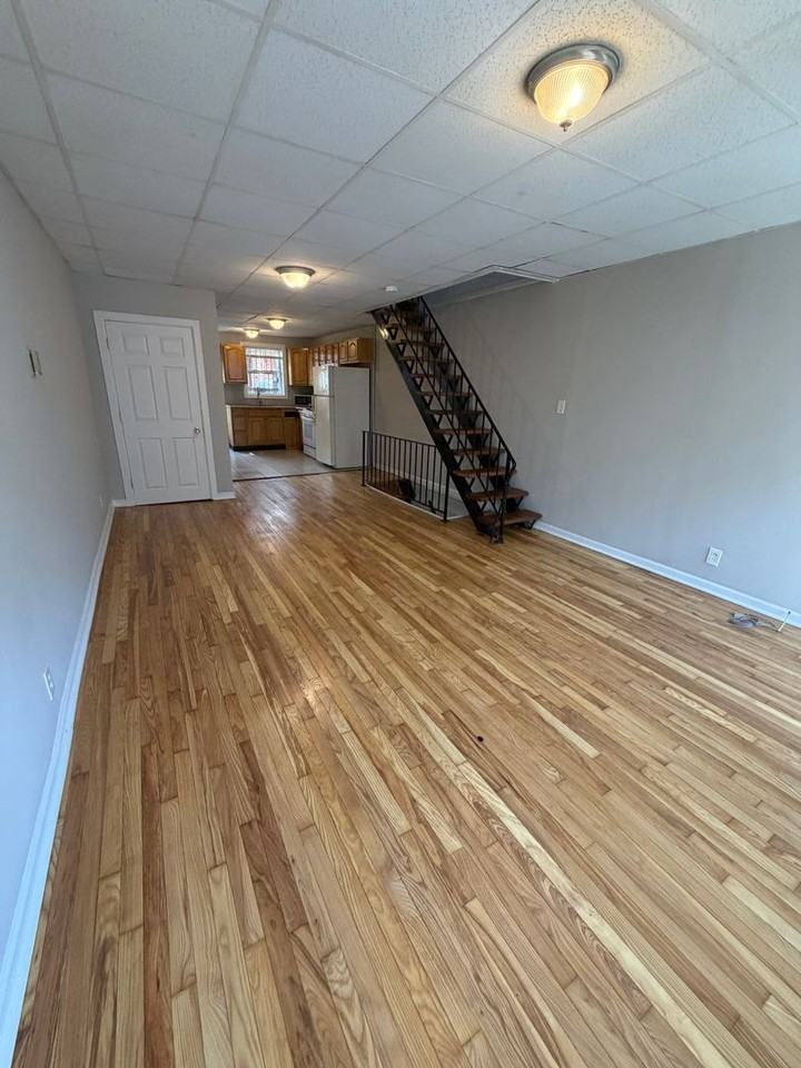 2059 Mercy St - Photo 5 of 26