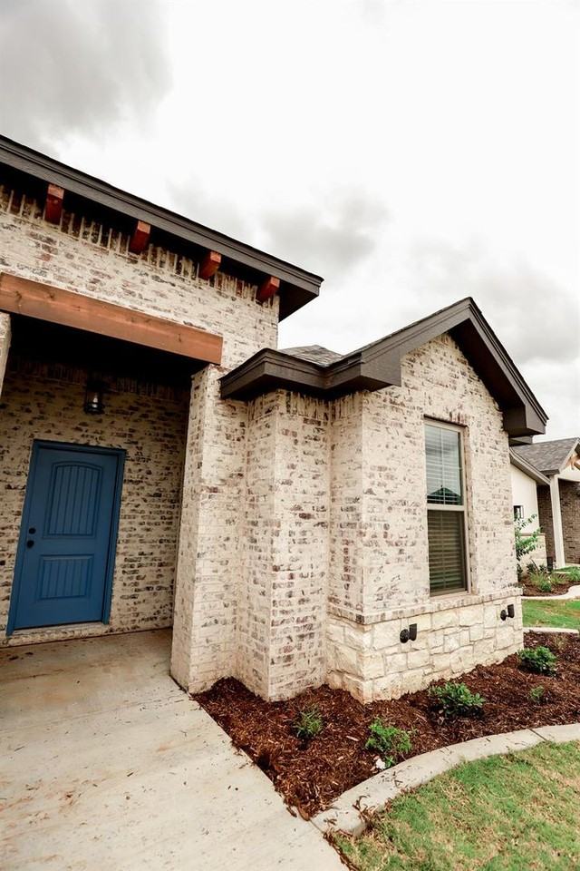 5710 117th St - Photo 3 of 35