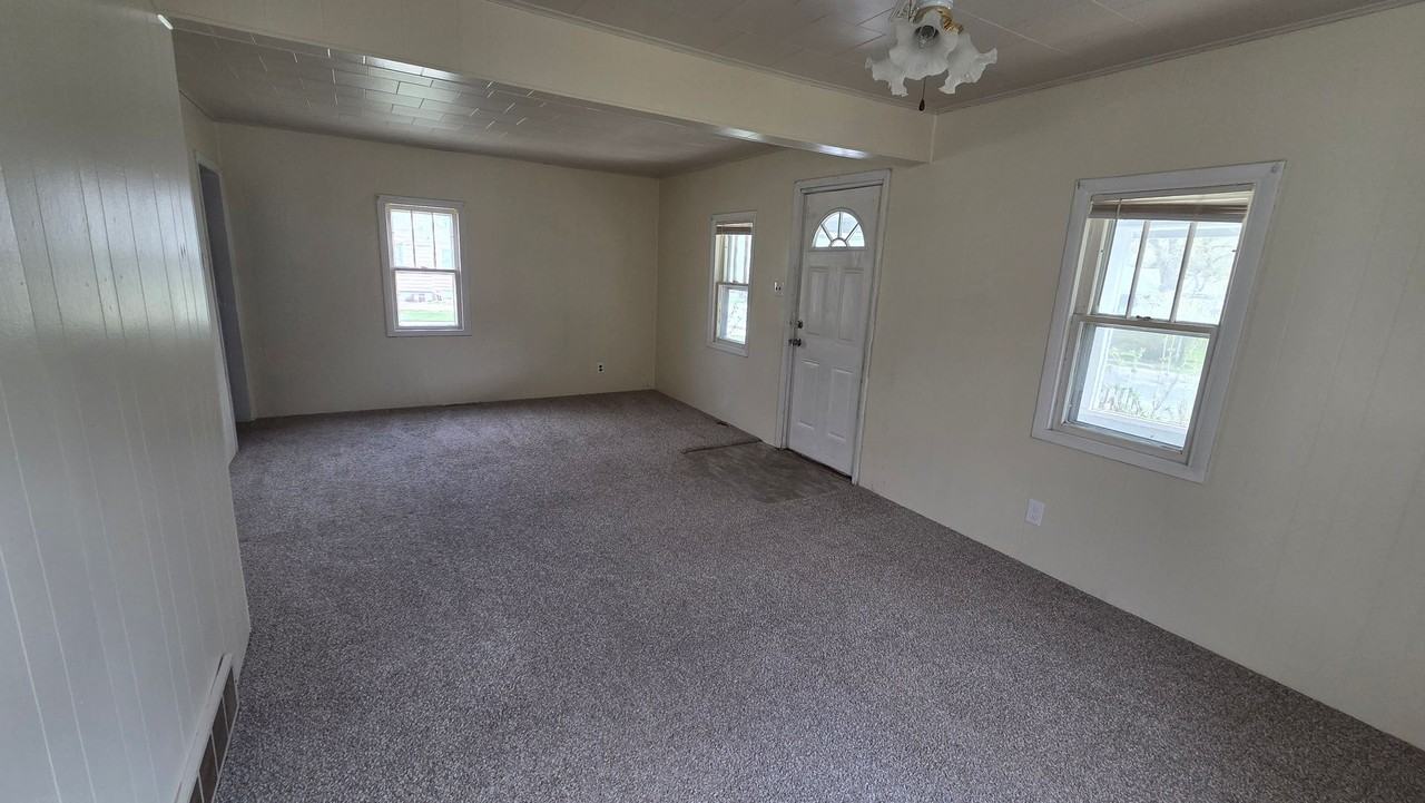 121 Clinton St - Photo 4 of 15