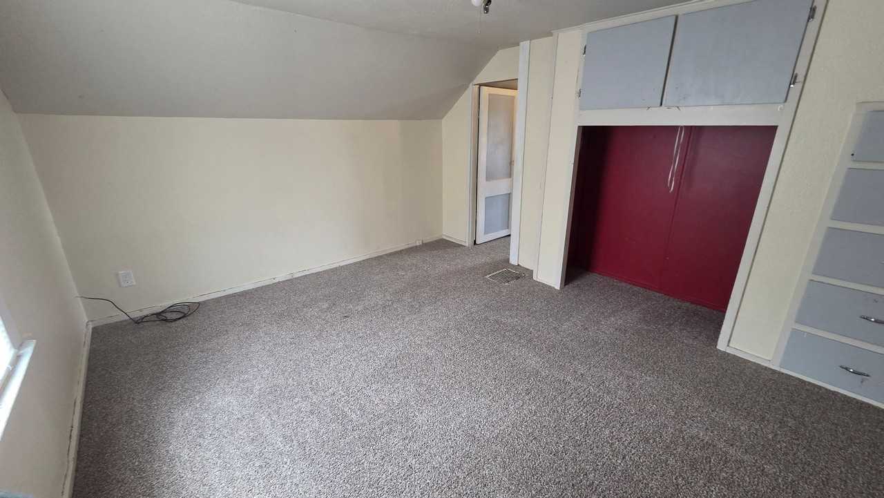 121 Clinton St - Photo 5 of 15