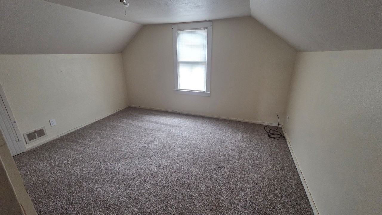 121 Clinton St - Photo 6 of 15