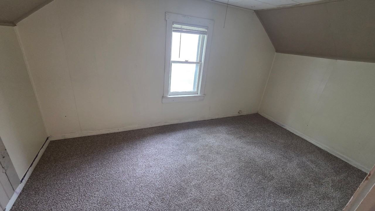 121 Clinton St - Photo 7 of 15