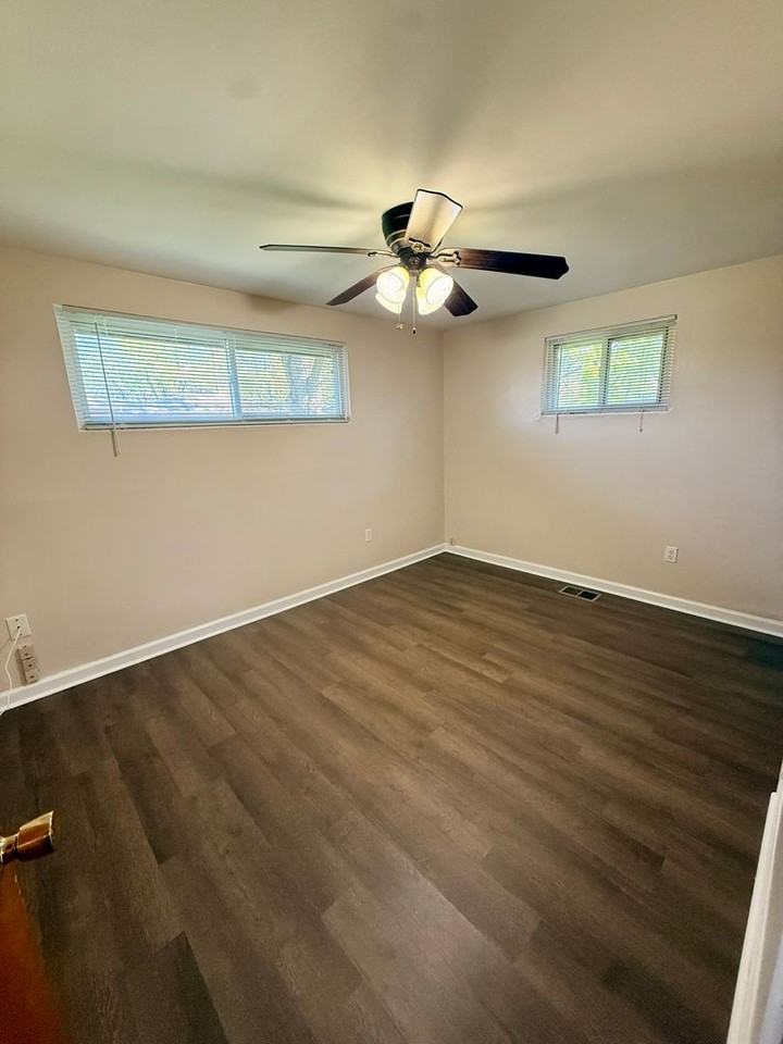 954 Brubaker Dr - Photo 2 of 11