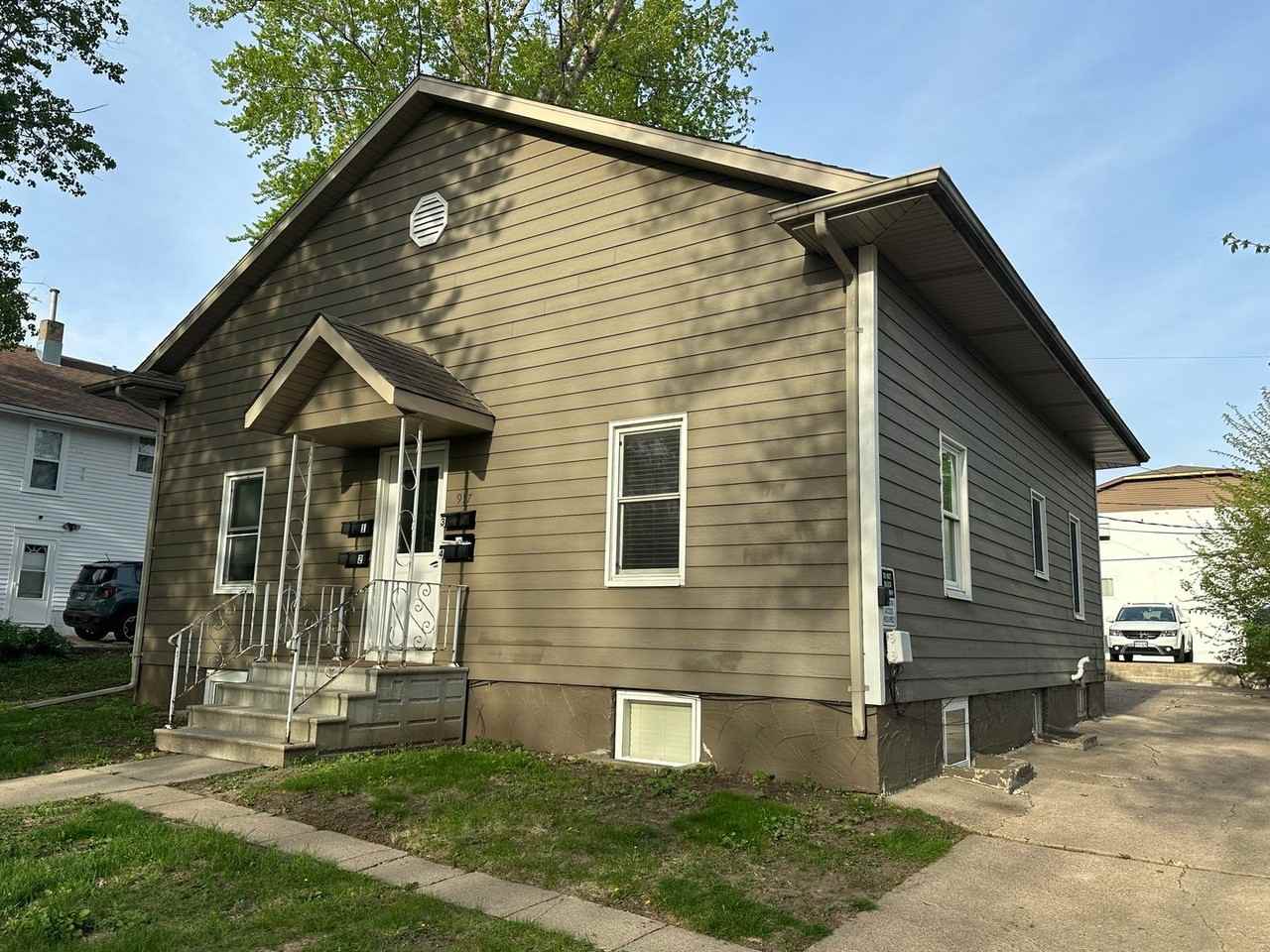 917 S 1st Ave #4 - Photo 2 of 21