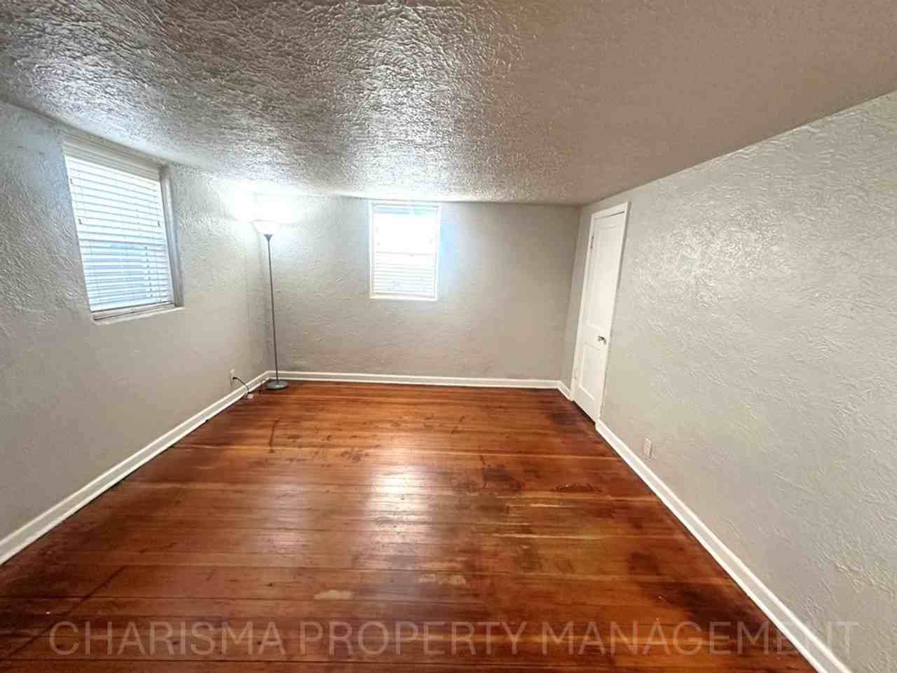 917 S 1st Ave #4 - Photo 6 of 21