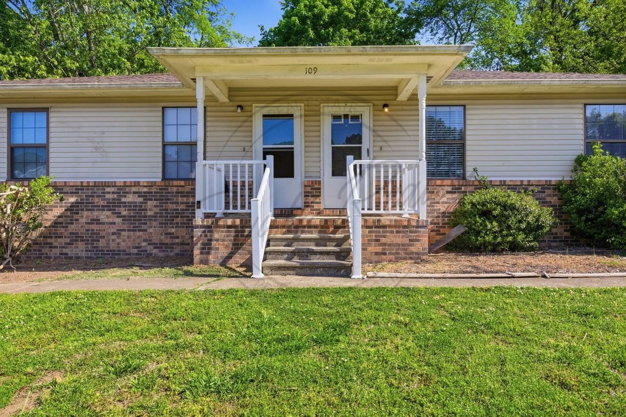 109 Cloverdale Dr #B - Photo 3 of 24