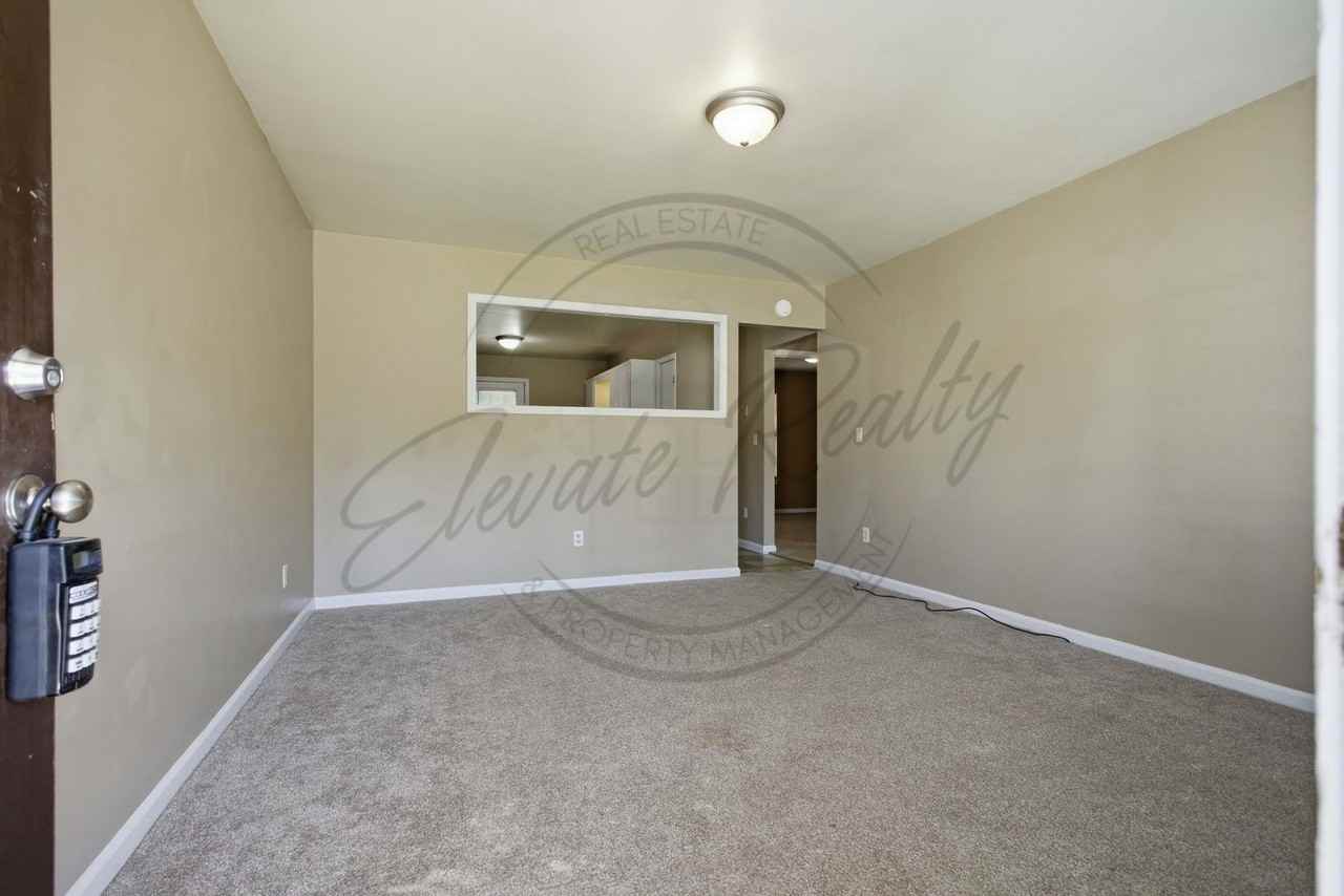 109 Cloverdale Dr #B - Photo 5 of 24