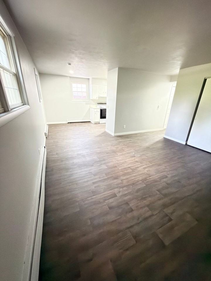 1505 E 39th Street - Photo 3 of 12