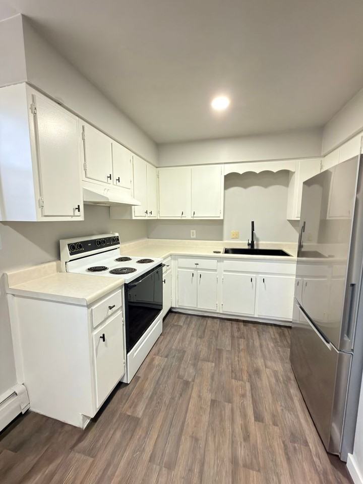 1505 E 39th Street - Photo 4 of 12