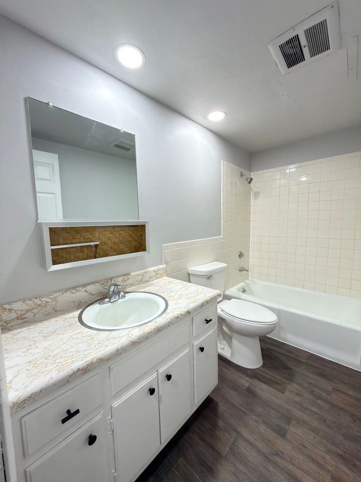 1505 E 39th Street - Photo 5 of 12