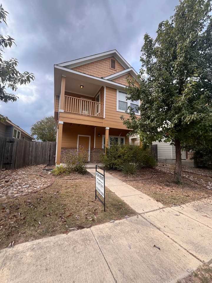 138 Preston Trl - Photo 2 of 11