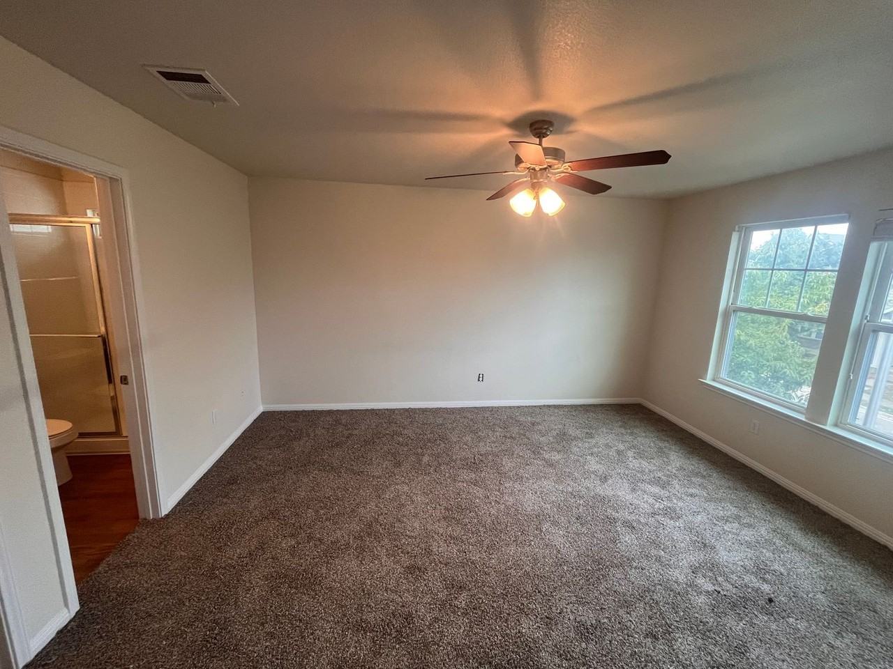 138 Preston Trl - Photo 5 of 11