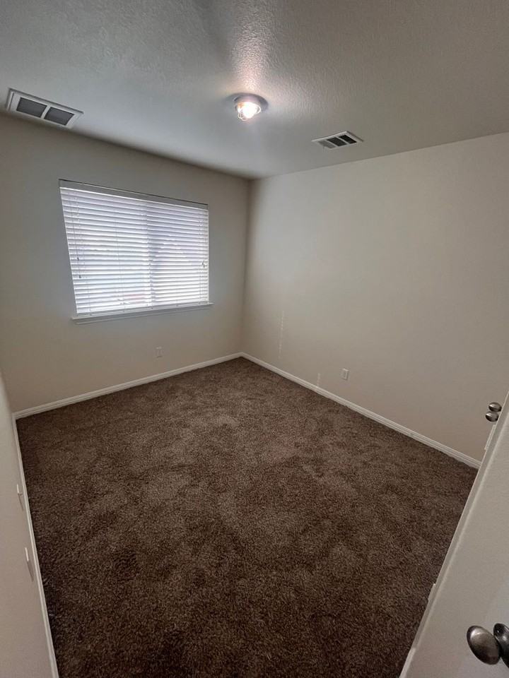 138 Preston Trl - Photo 7 of 11