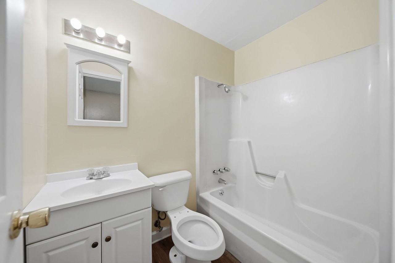 655 7th Ave Sw #2 - Photo 3 of 10