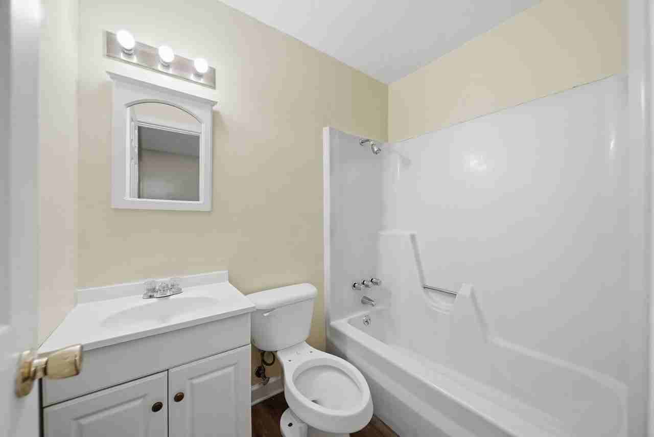 655 7th Ave Sw #12 - Photo 3 of 9