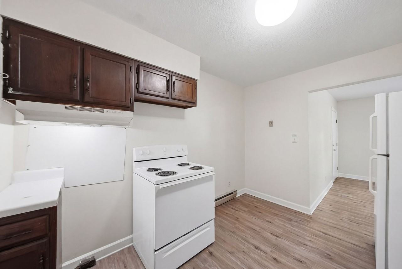 655 7th Ave Sw #12 - Photo 4 of 9