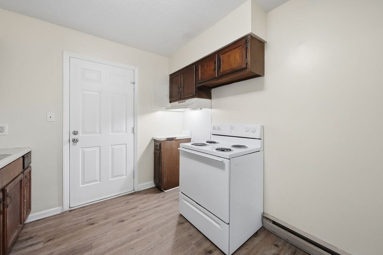 655 7th Ave Sw #12 - Photo 5 of 9