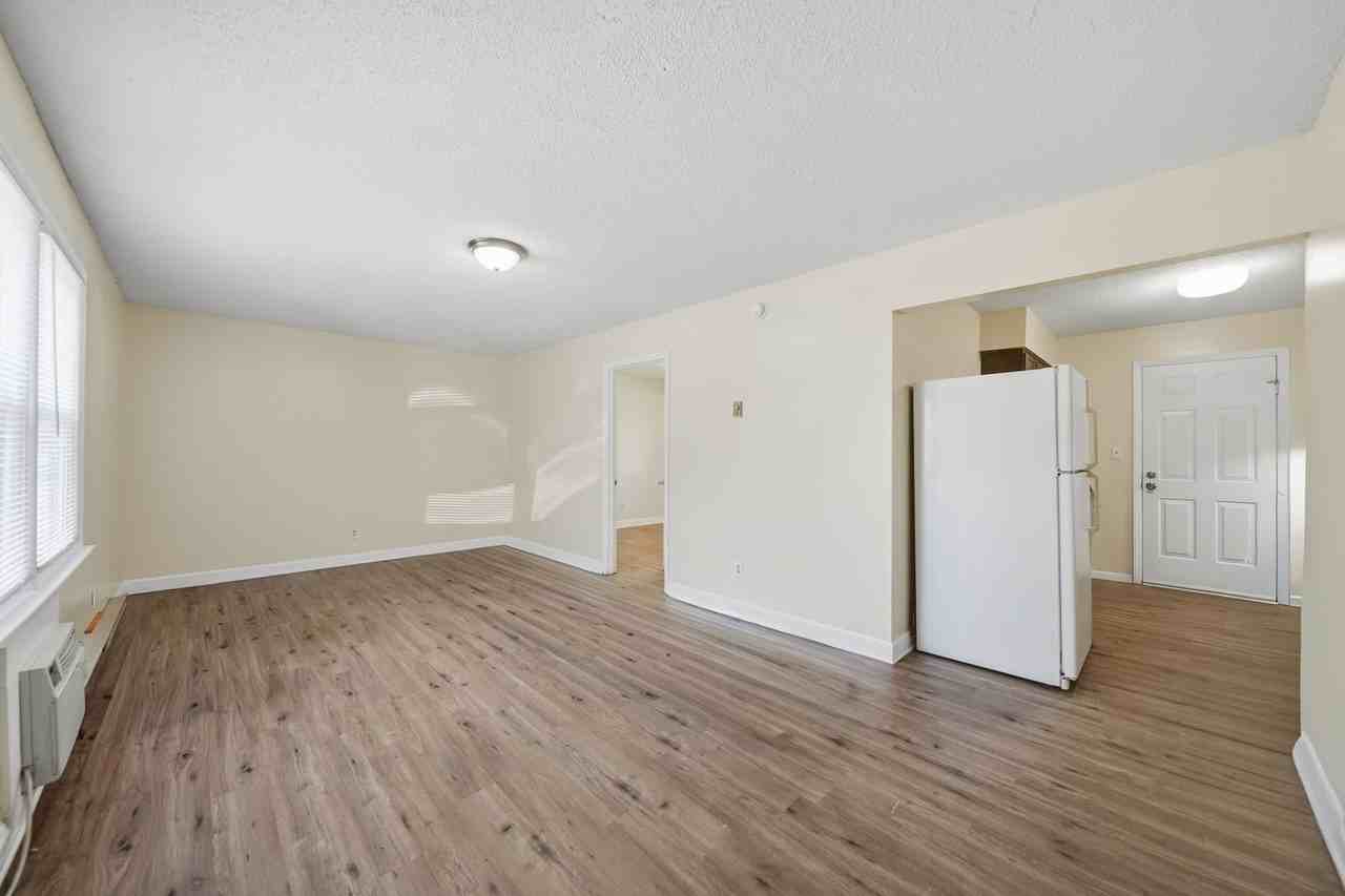 655 7th Ave Sw #12 - Photo 6 of 9