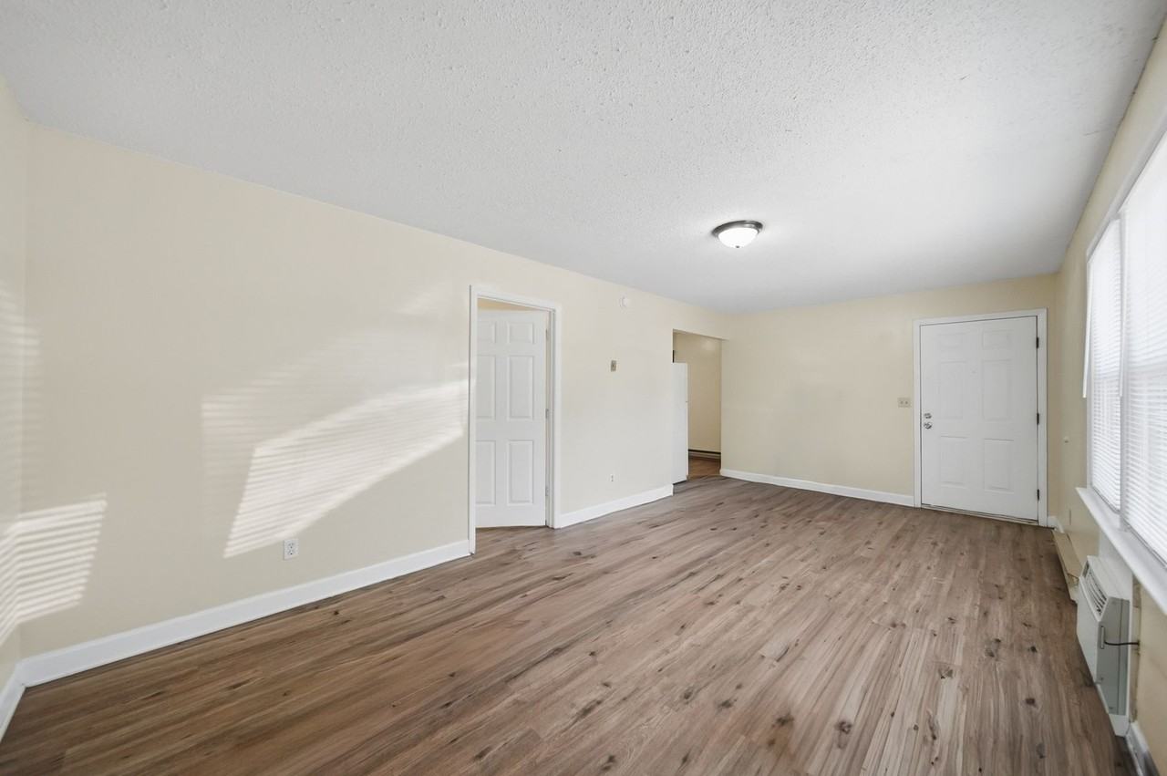 655 7th Ave Sw #12 - Photo 7 of 9