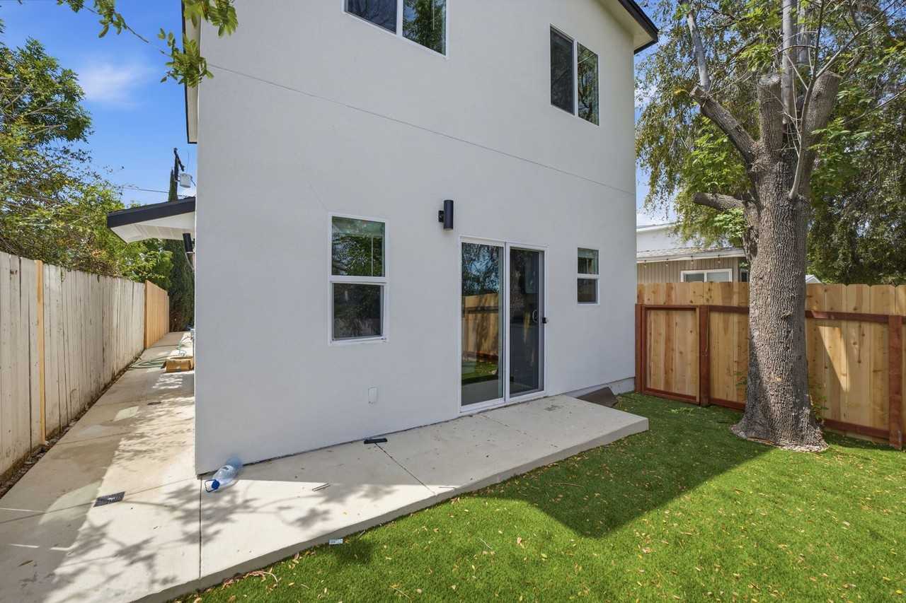 6414 Cleo St - Photo 2 of 19