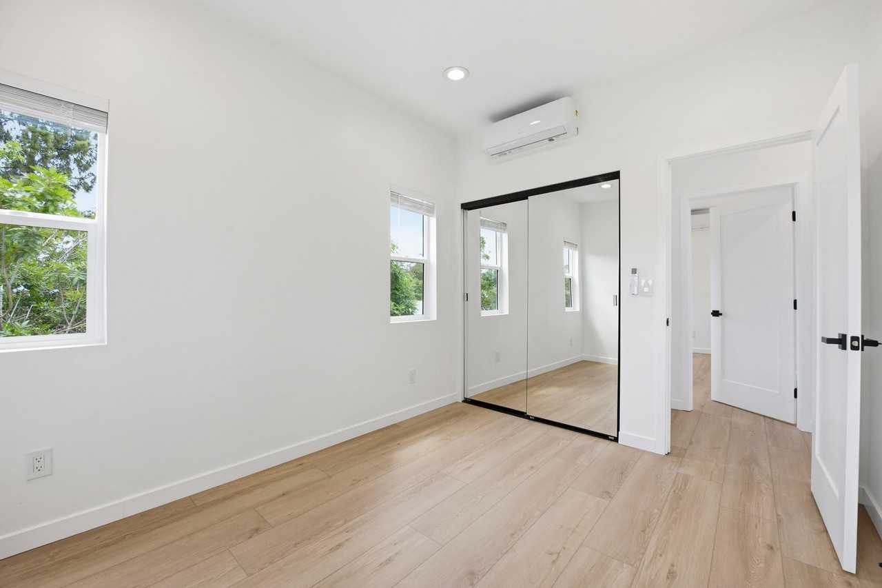 6414 Cleo St - Photo 3 of 19