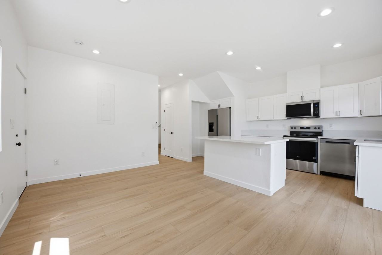 6414 Cleo St - Photo 5 of 19