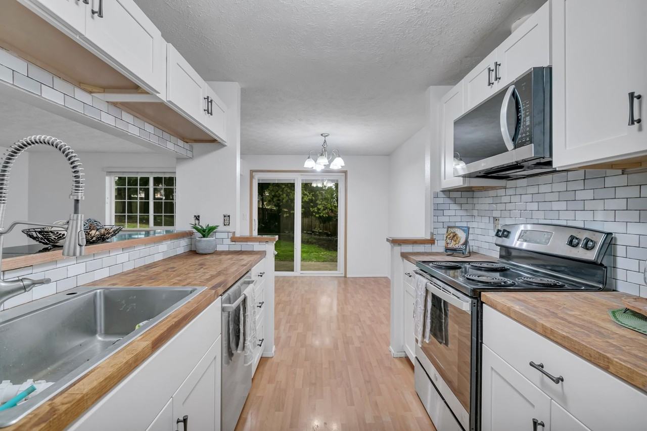 8011 116th St E - Photo 7 of 22