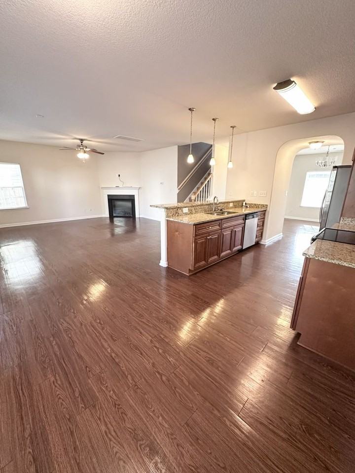 4123C Everett St - Photo 4 of 34