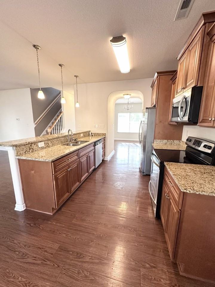 4123C Everett St - Photo 5 of 34