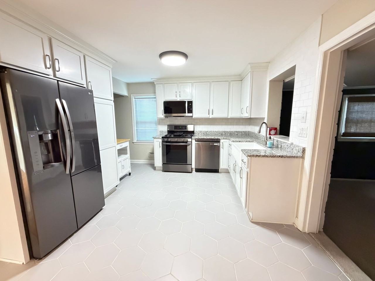 112 Holley Rd - Photo 6 of 32