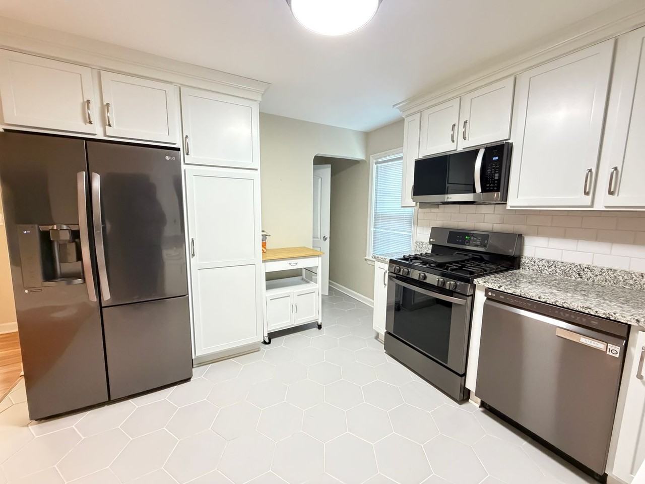 112 Holley Rd - Photo 7 of 32