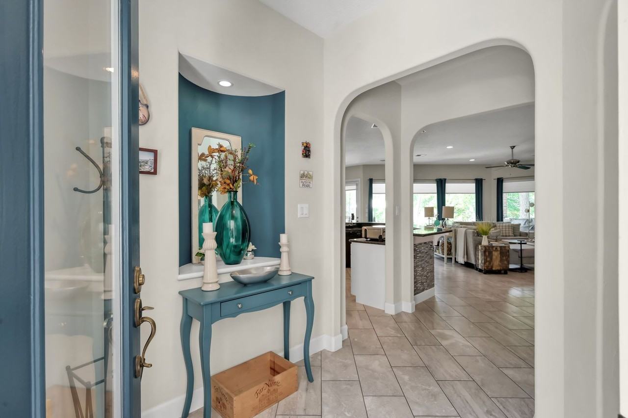 204 W Pines Dr - Photo 4 of 38