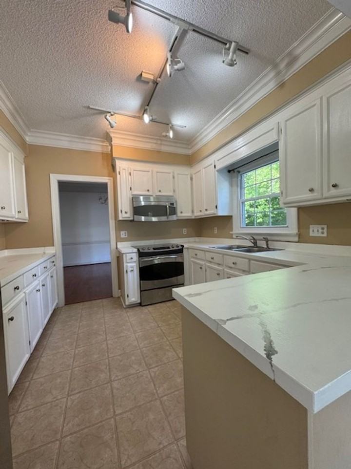 103 Jessica Pl - Photo 7 of 21