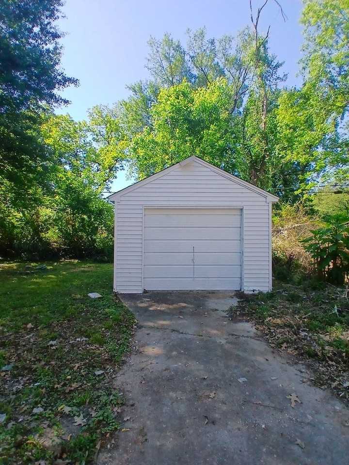 2719 Barron Ave - Photo 3 of 17