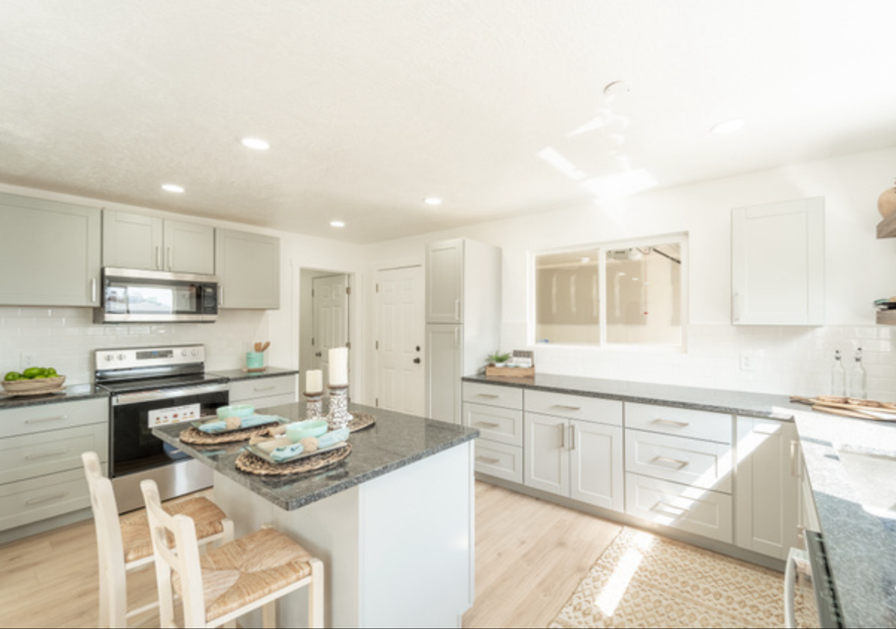 4920 S 4820 W - Photo 4 of 17