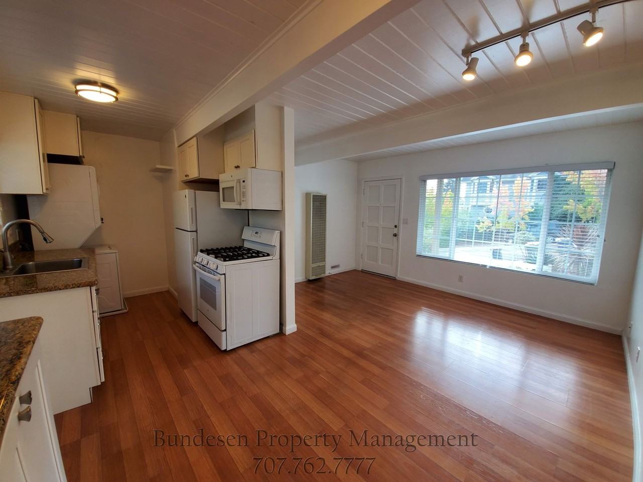 104 Kent St - Photo 3 of 10