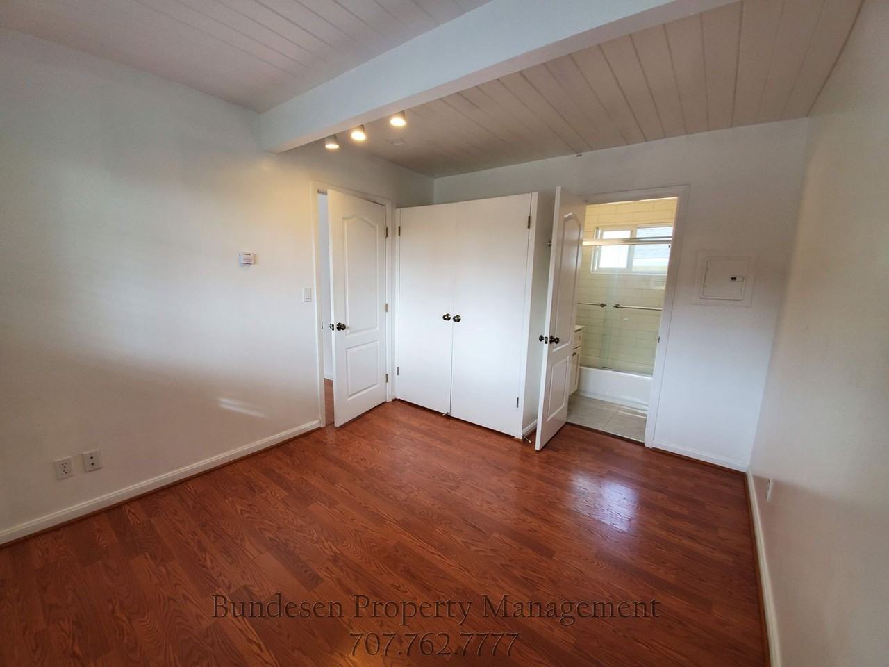 104 Kent St - Photo 5 of 10