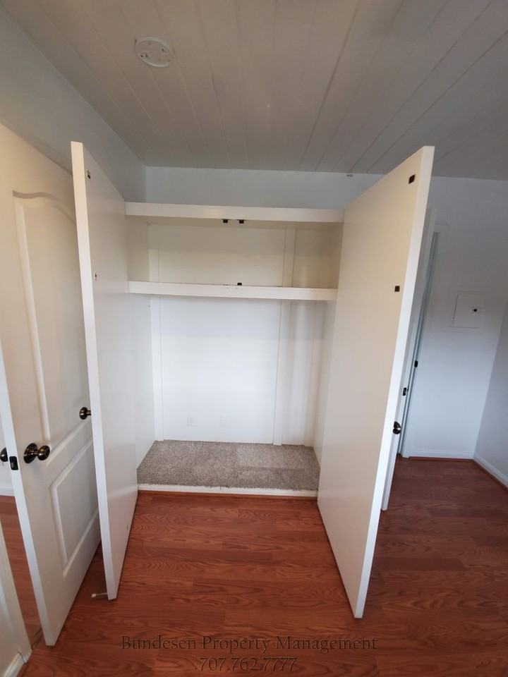 104 Kent St - Photo 6 of 10