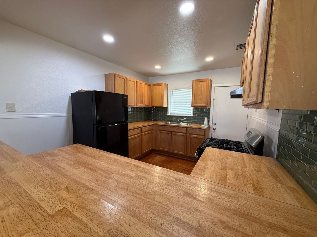 136 Nelson Ave - Photo 3 of 9