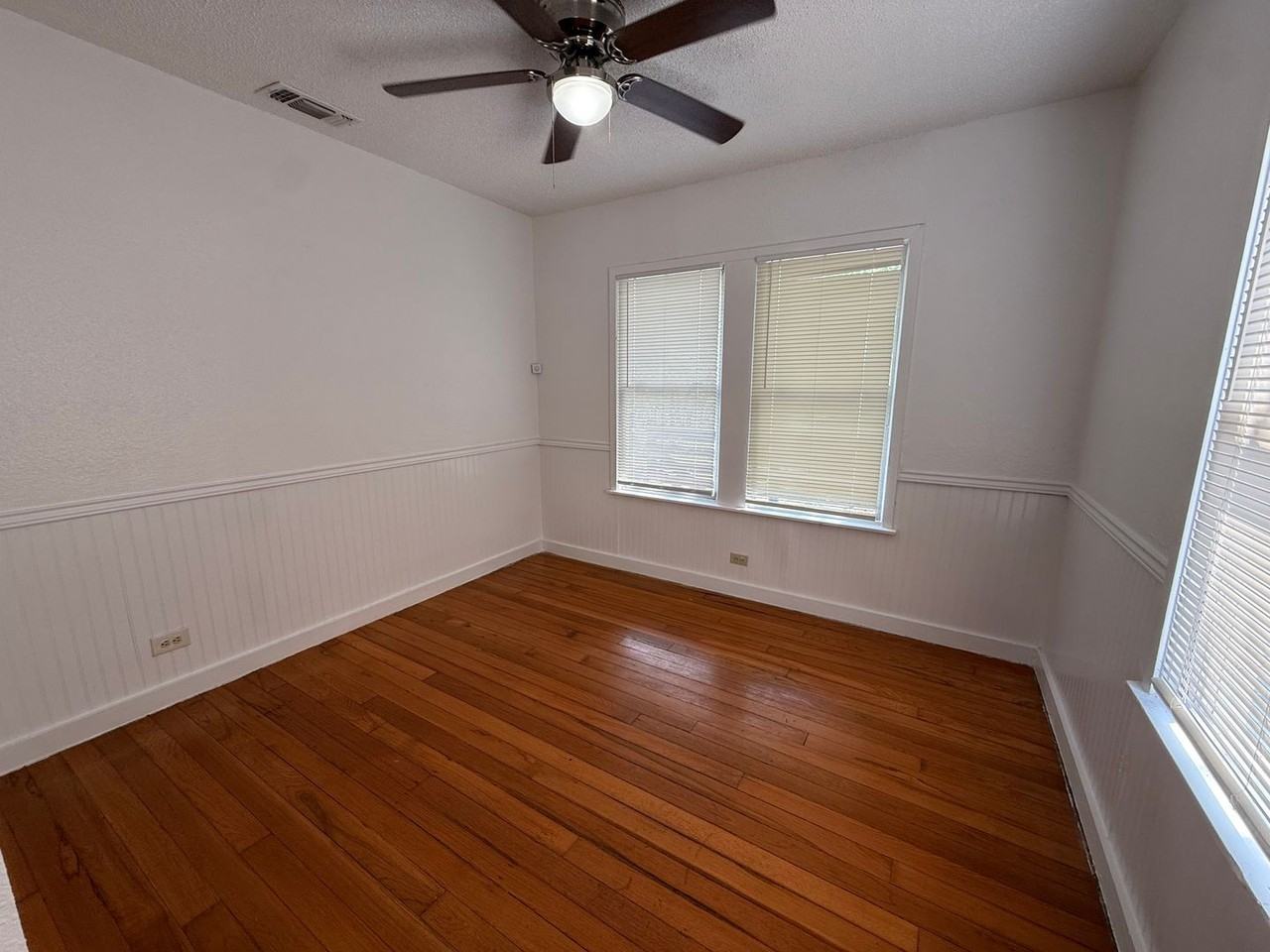 136 Nelson Ave - Photo 5 of 9