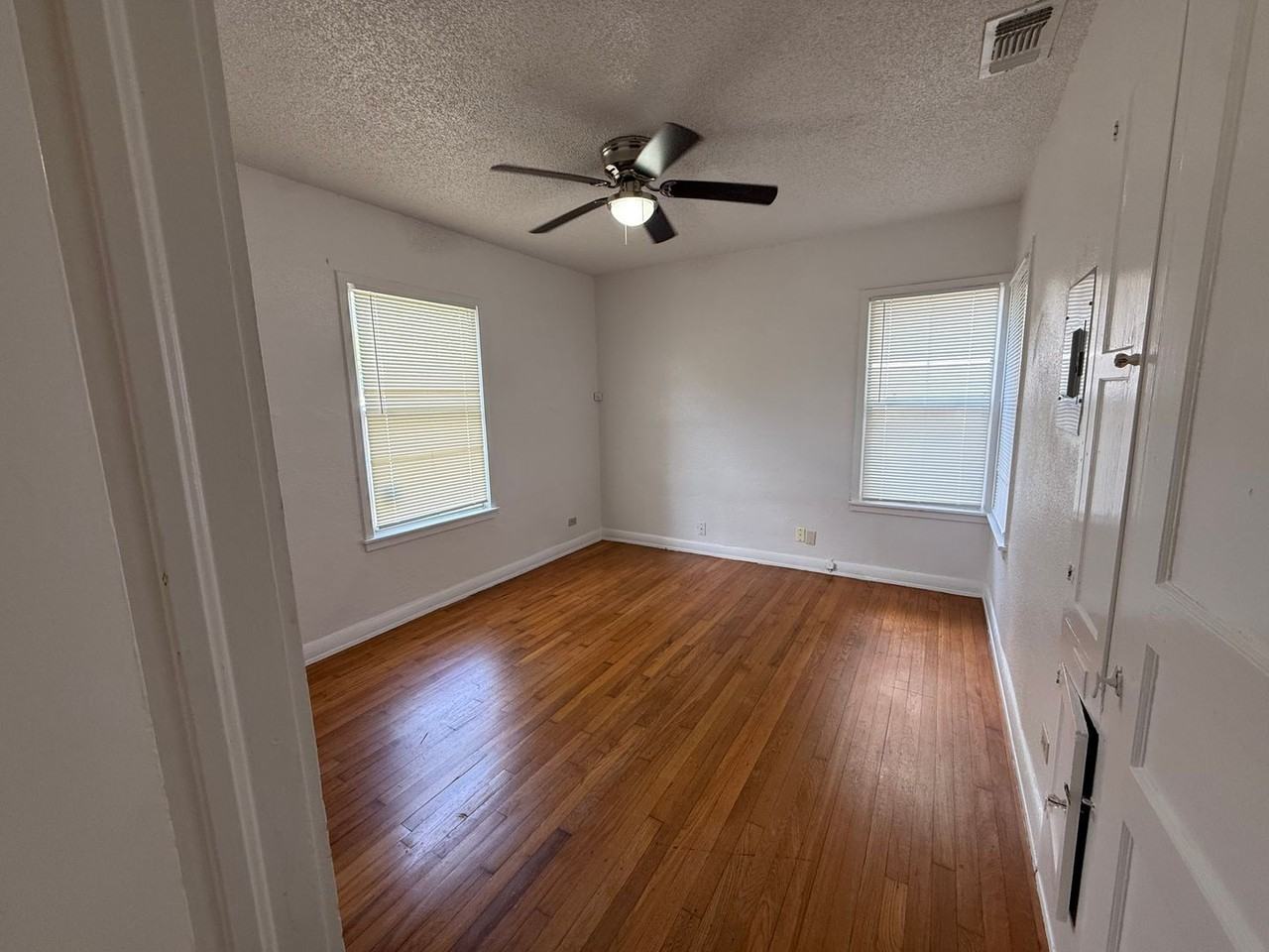 136 Nelson Ave - Photo 6 of 9