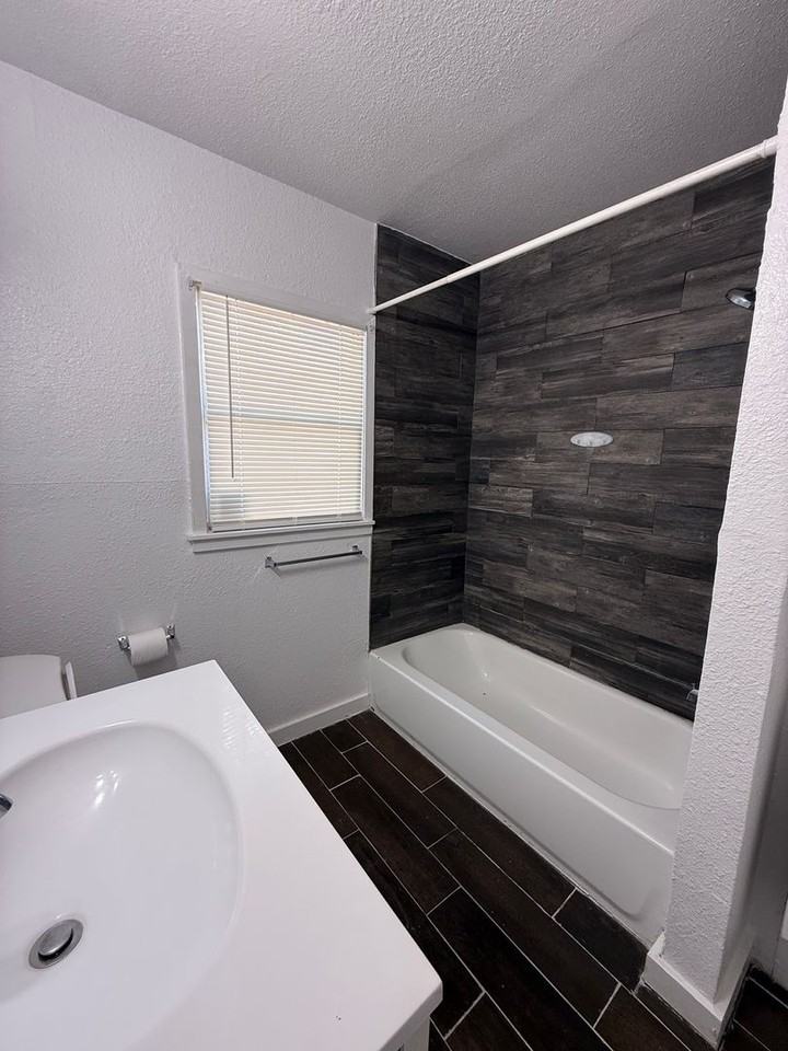 136 Nelson Ave - Photo 7 of 9