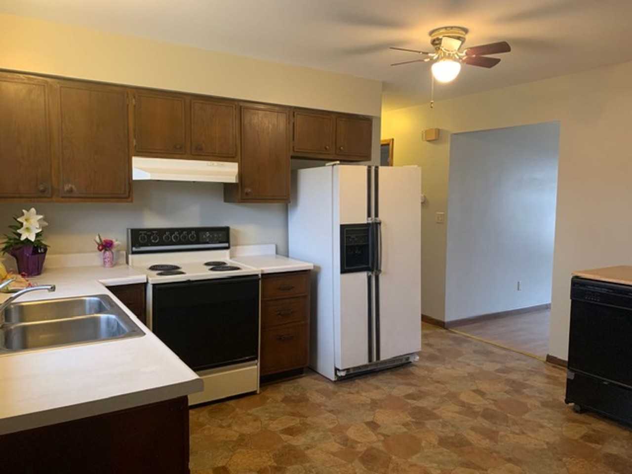822 Dwight St - Photo 5 of 18