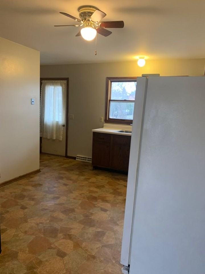 822 Dwight St - Photo 7 of 18