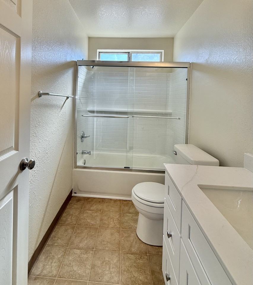 200 Northwoods Ave #10 - Photo 5 of 10