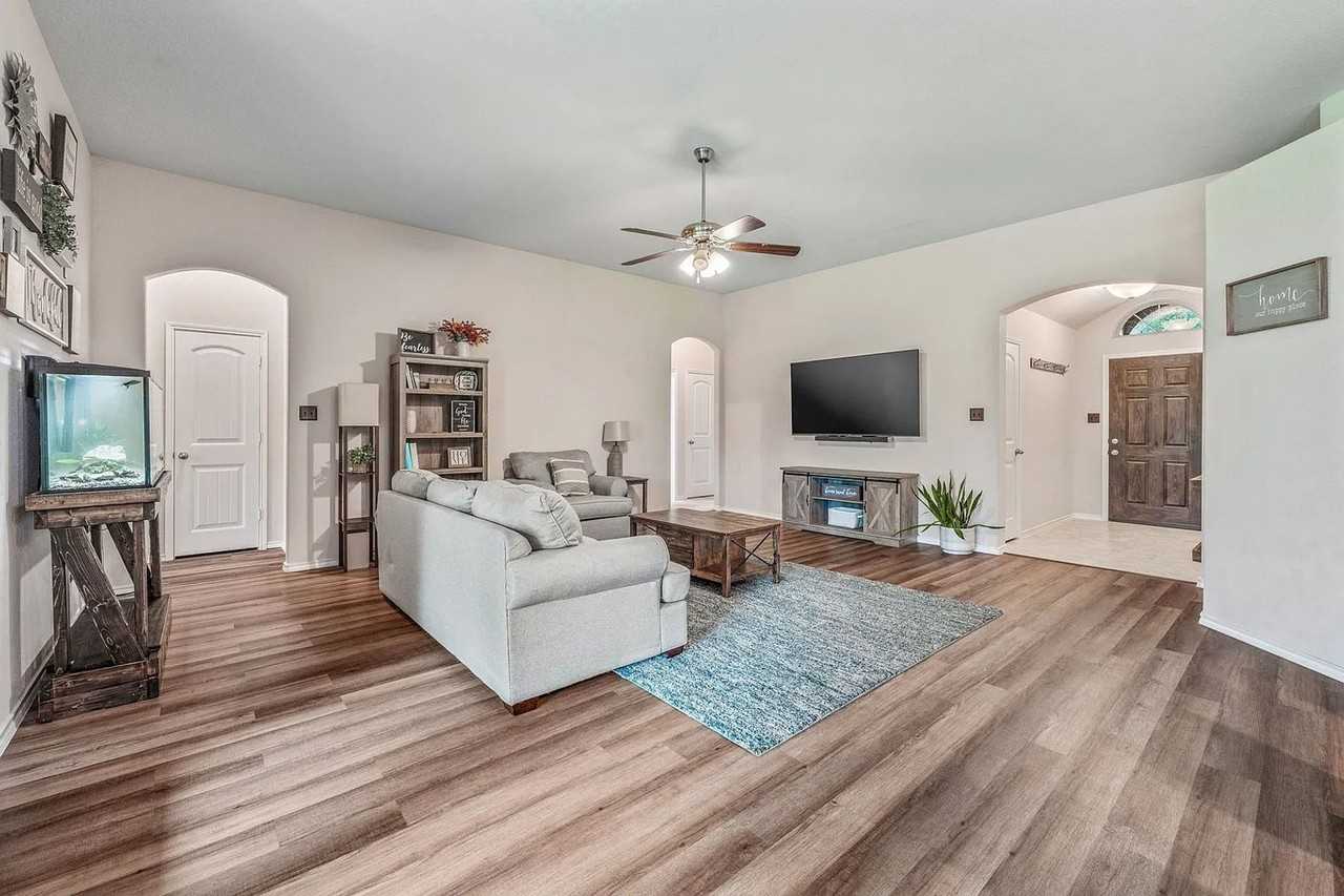 4304 Lucero Dr - Photo 5 of 20