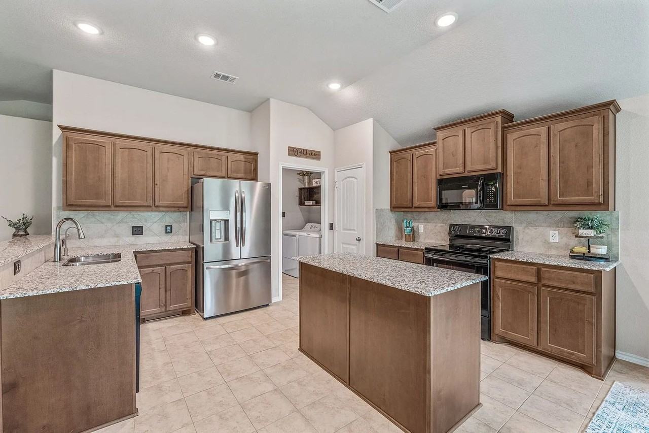 4304 Lucero Dr - Photo 7 of 20