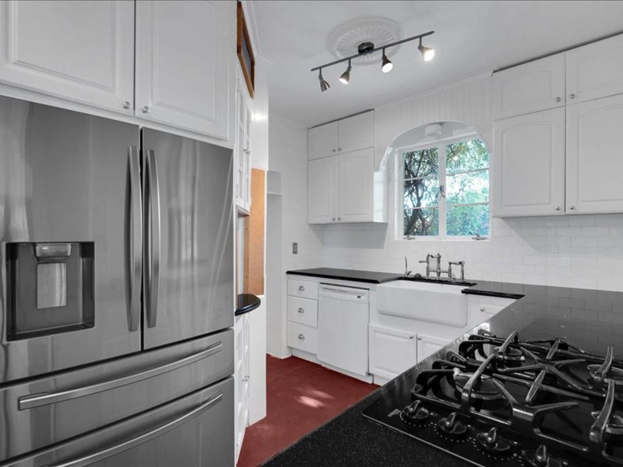 1941 E Lee St - Photo 4 of 17